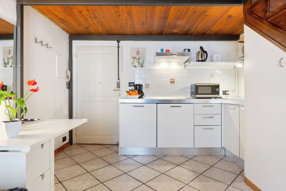 Fridge, microwave, stovetop, cookware/dishes/utensils