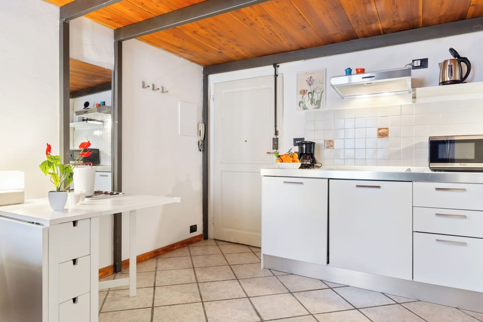 Fridge, microwave, stovetop, cookware/dishes/utensils