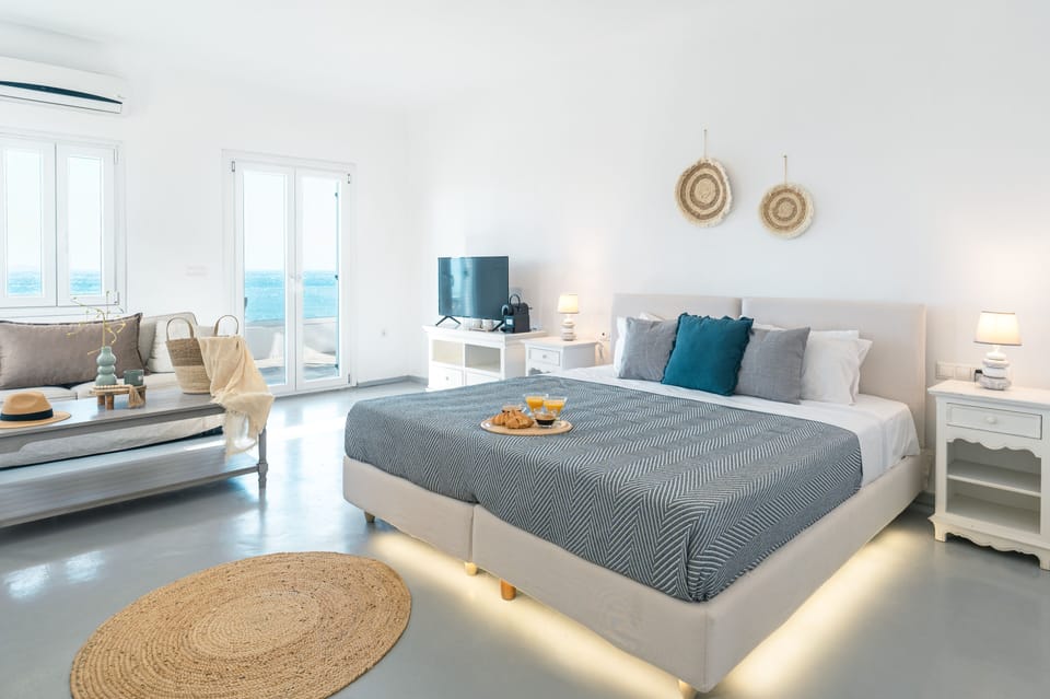Deluxe Double Room, Balcony, Sea View | Premium bedding, in-room safe, laptop workspace, soundproofing