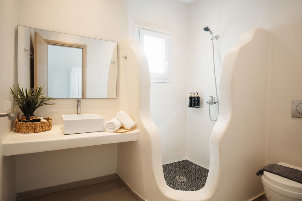 Deluxe Double Room, Balcony, Sea View | Bathroom | Shower, designer toiletries, hair dryer, slippers