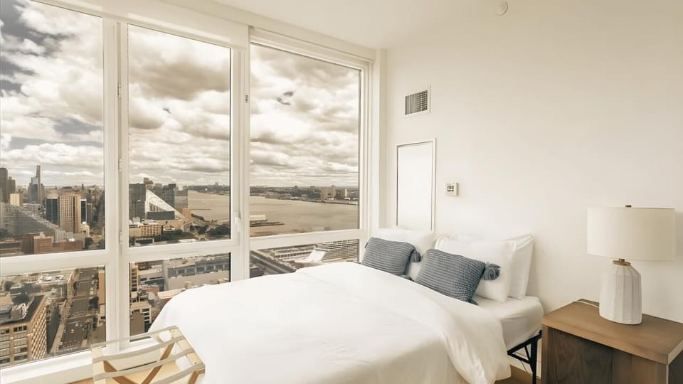 Skyline-View NYC 2BR/1.5BA — Modern, Bright, Beautifully Laid Out Apartment in Weehawken