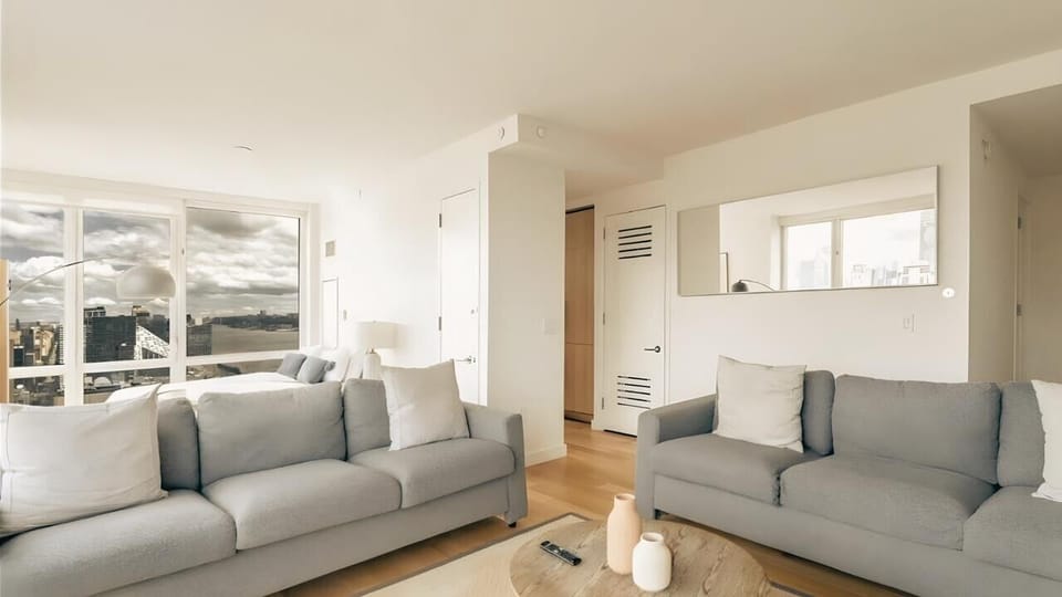 Skyline-View NYC 2BR/1.5BA — Modern, Bright, Beautifully Laid Out Apartment in Weehawken