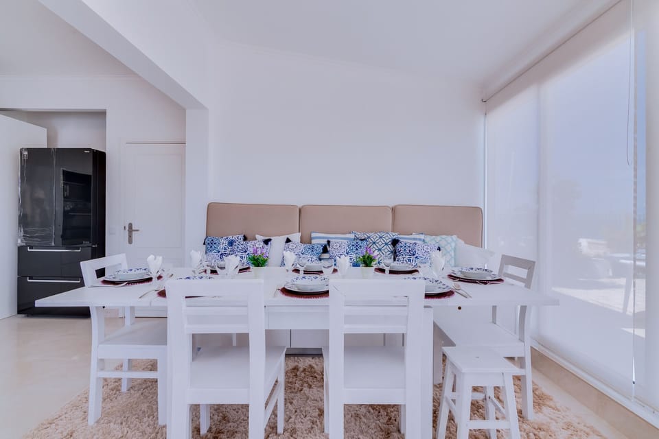Apartment, 3 Bedrooms, Pool Access | In-room dining