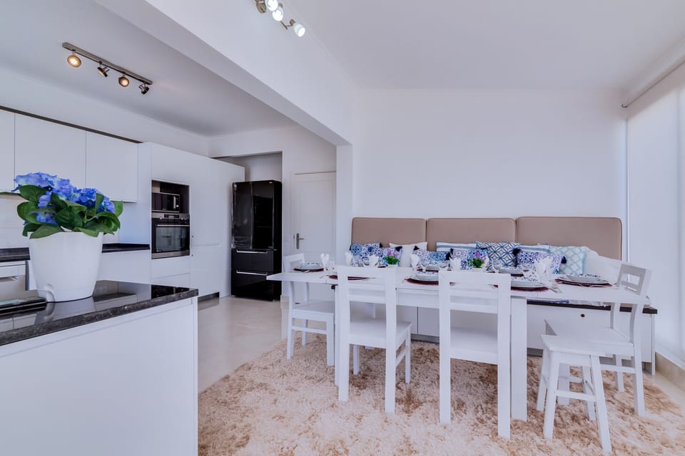 Apartment, 3 Bedrooms, Pool Access | In-room dining