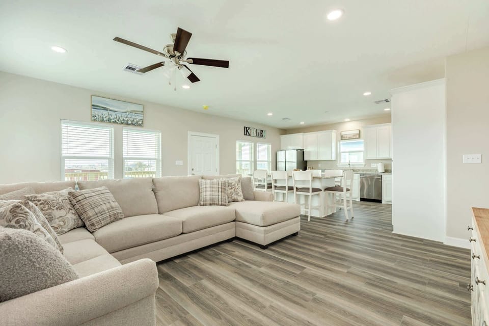 Spacious Living Area 