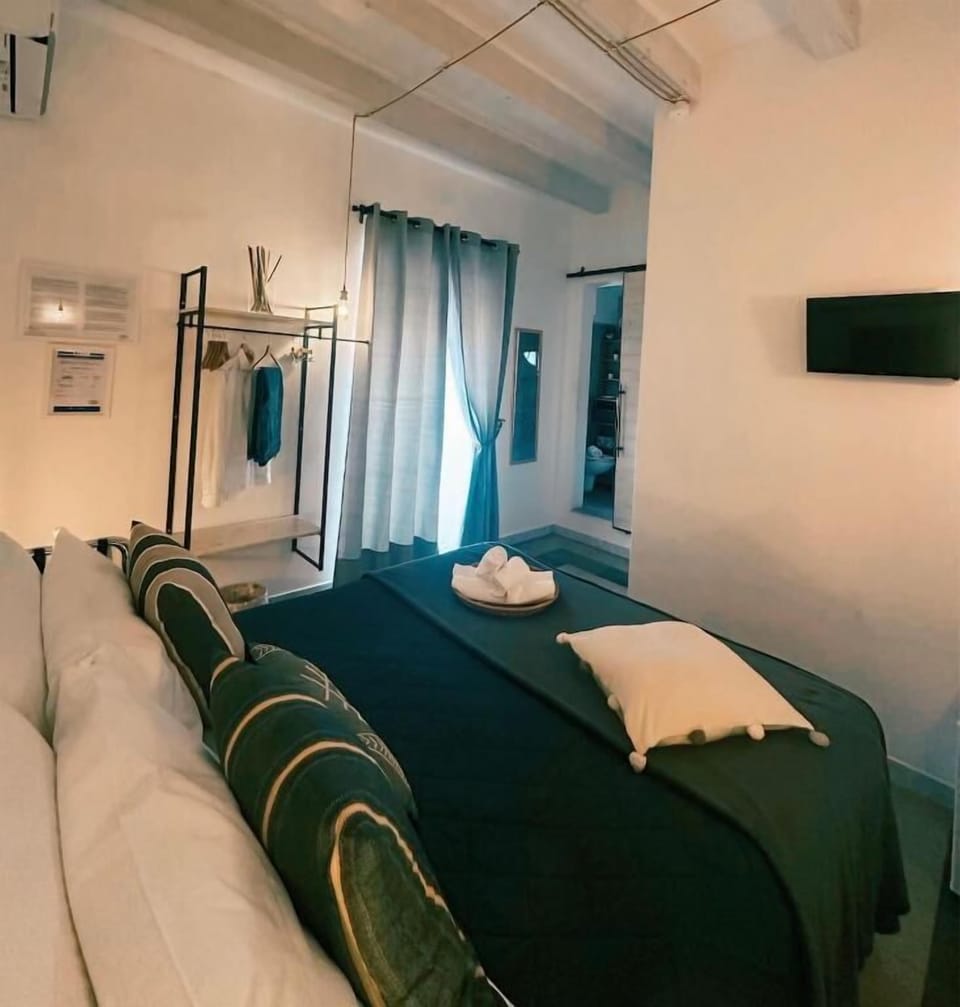 Deluxe Double Room, Balcony, Partial Sea View | Blackout drapes, iron/ironing board, free WiFi, bed sheets
