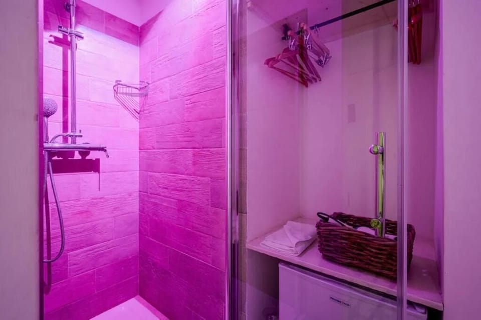 Superior Double Room, City View | Bathroom | Hair dryer, towels, soap, shampoo