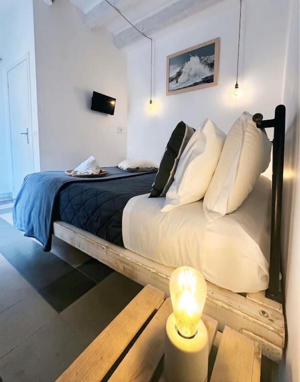 Deluxe Double Room, Balcony, Partial Sea View | Blackout drapes, iron/ironing board (on request), WiFi (free)