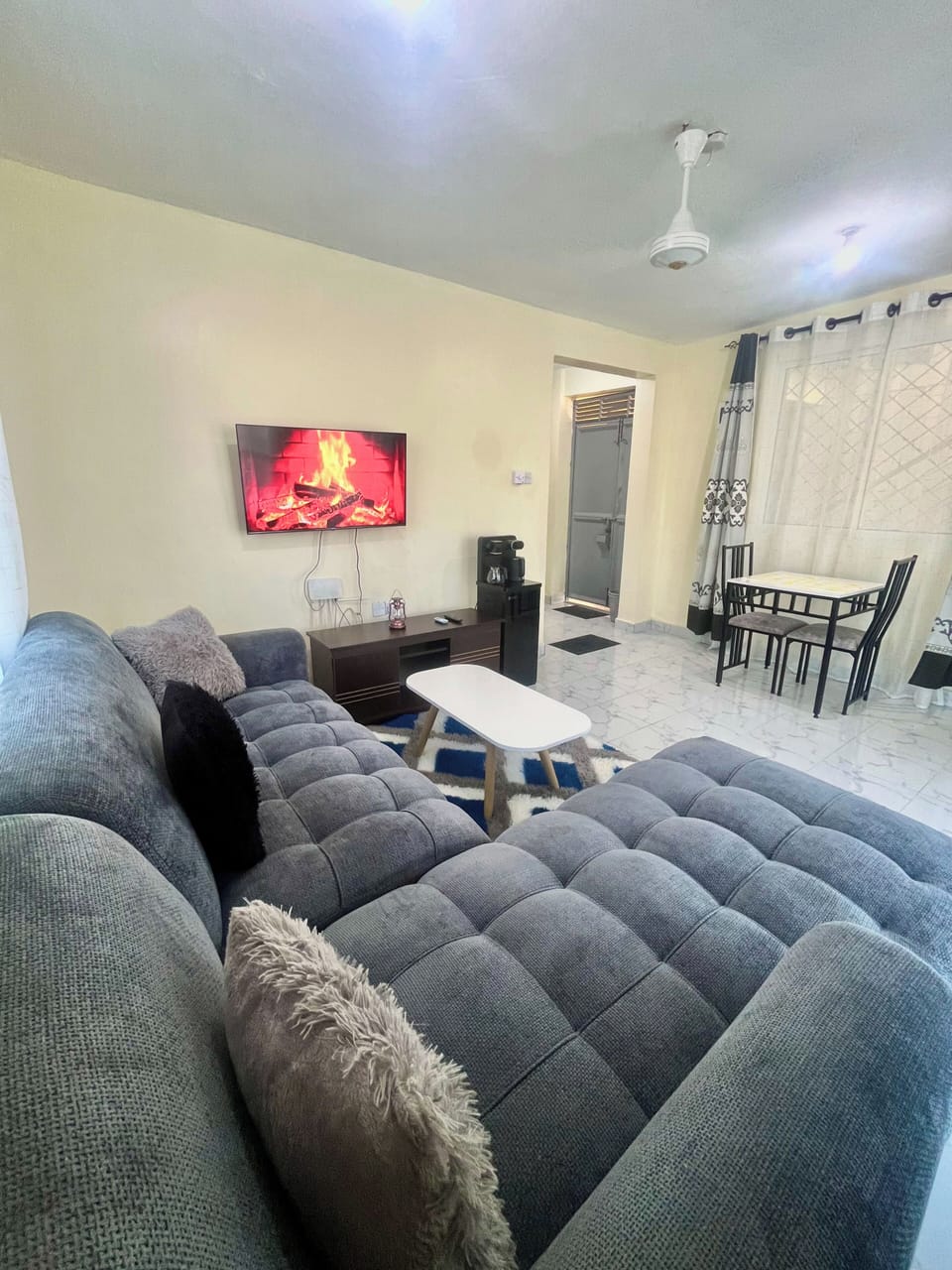 Sitting room with Dining area