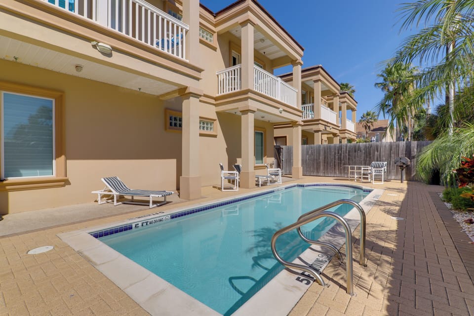 Surfside Landing | Community Pool