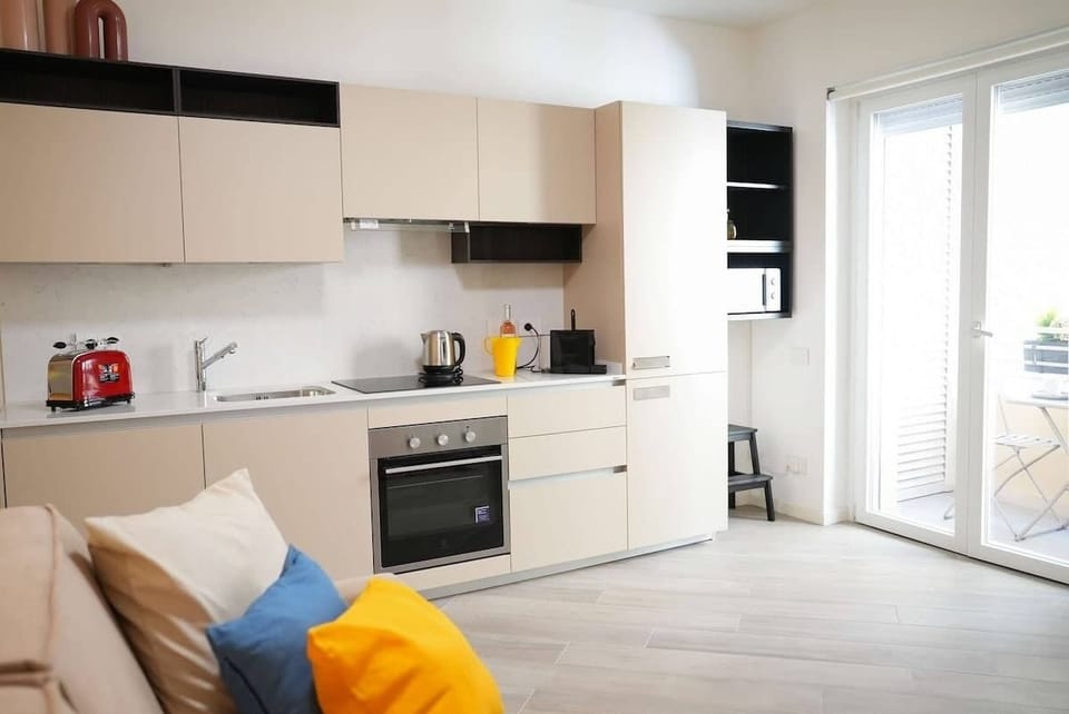 Fully equipped kitchen.