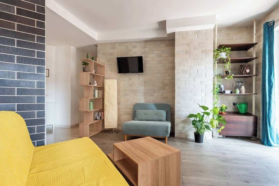 Living room shared with the other guests.