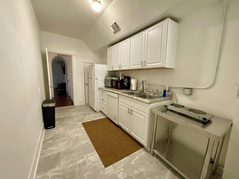 Deluxe Apartment, 2 Bedrooms, Kitchen, Courtyard Area | Private kitchen | Fridge, microwave, stovetop, coffee/tea maker
