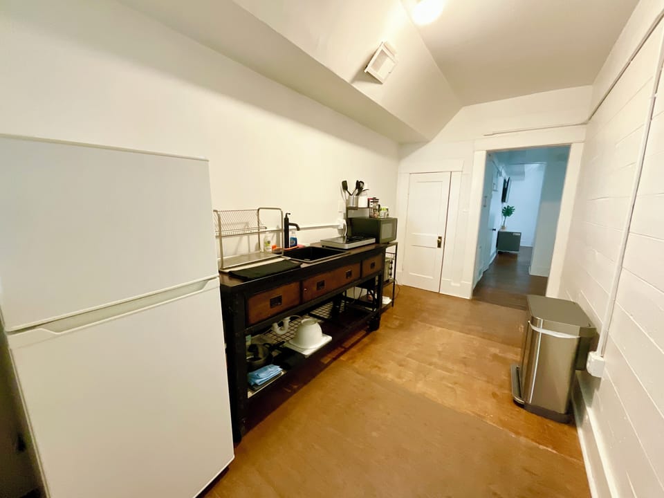 Deluxe Apartment, 2 Bedrooms, Kitchen, Courtyard View | Private kitchen | Fridge, microwave, stovetop, coffee/tea maker