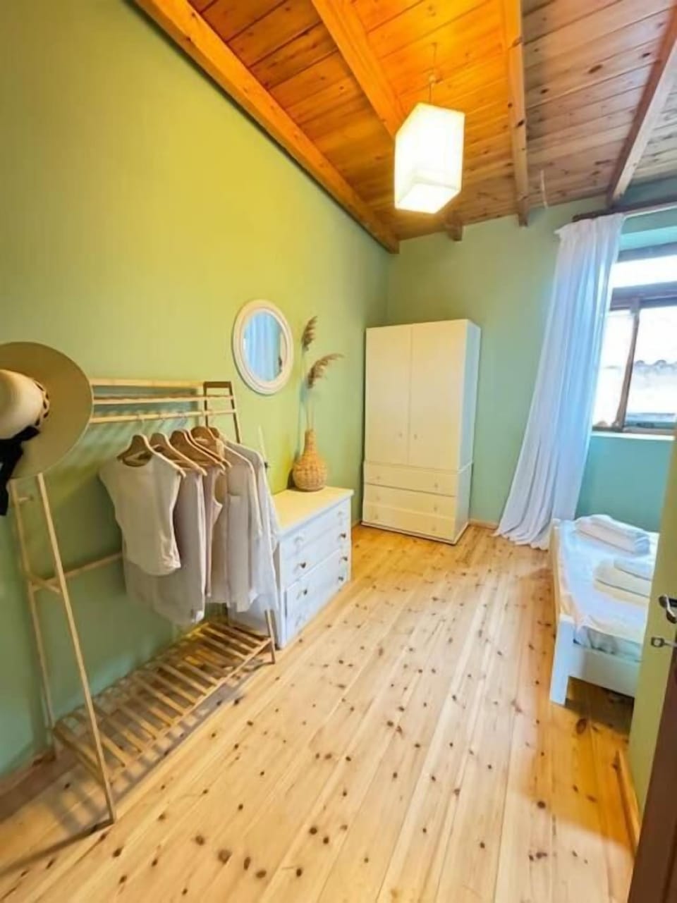House, Balcony, City View | Soundproofing, iron/ironing board, free WiFi