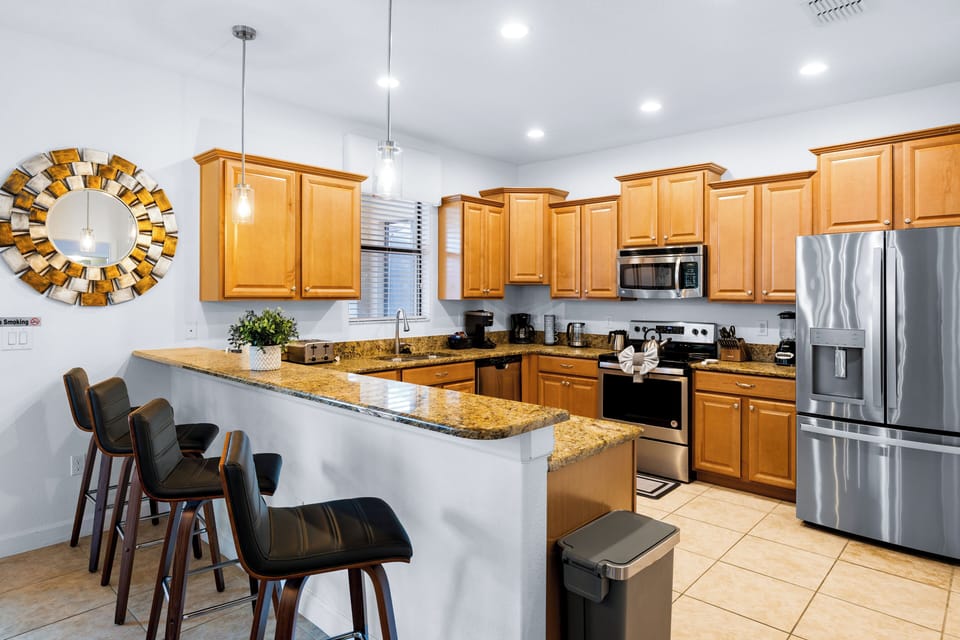 House, 6 Bedrooms, Private Pool | Private kitchen | Full-size fridge, microwave, oven, stovetop