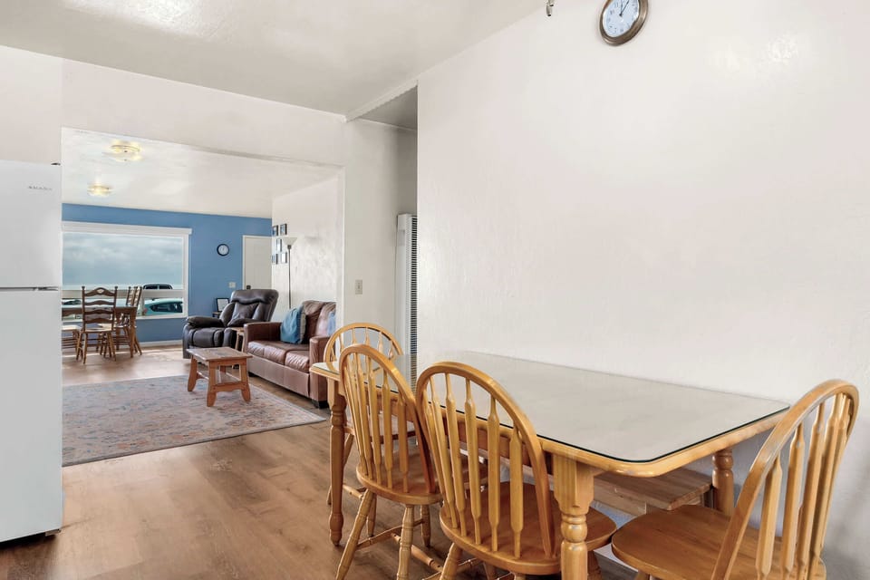 Kitchen Dining Area