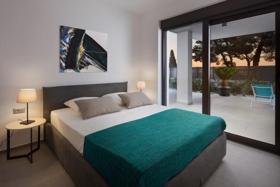 Bedroom with Queen size bed 200x160cm