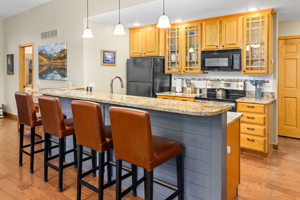 Well Equipped & Stocked Kitchen