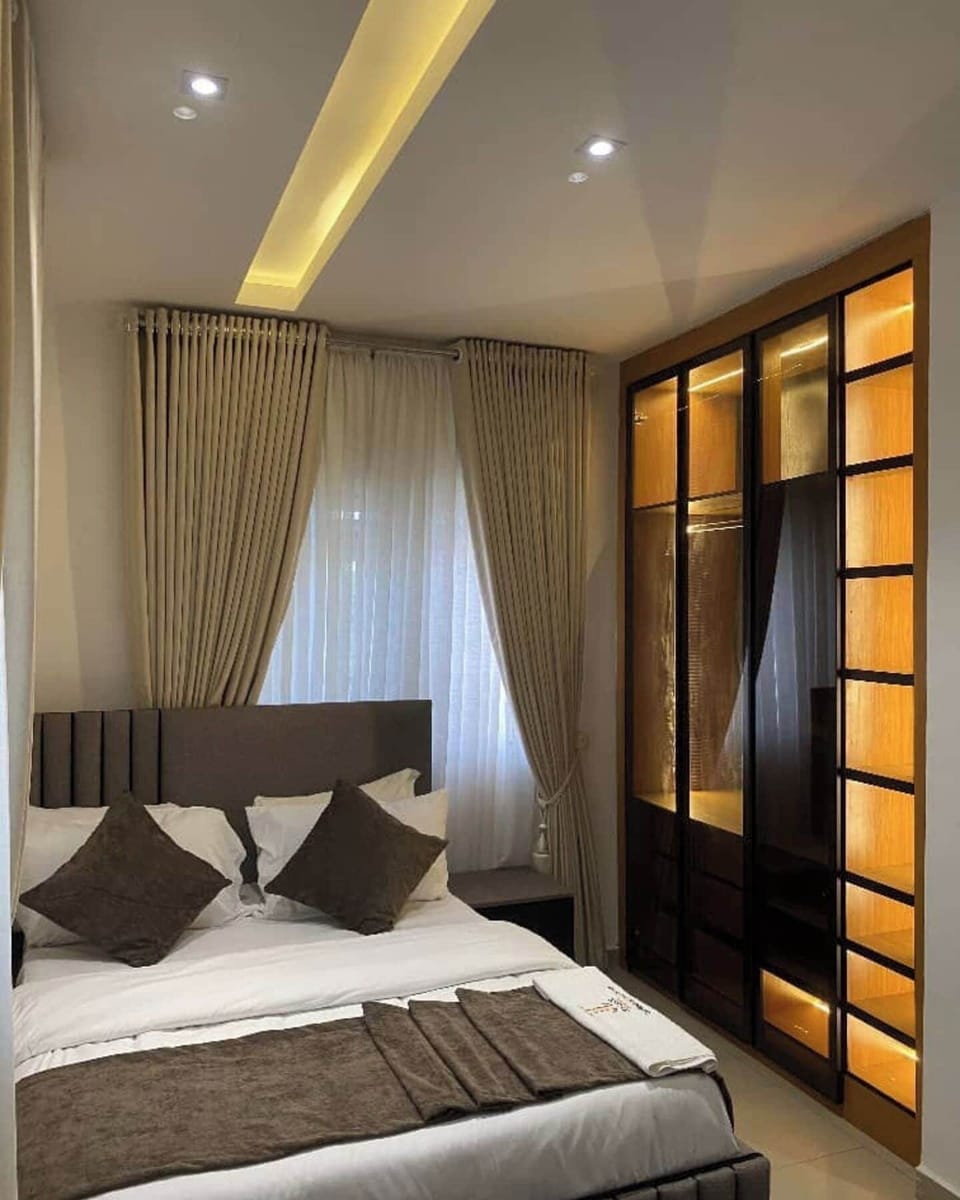 Deluxe Room, Balcony, City View | Desk, laptop workspace, blackout drapes, soundproofing