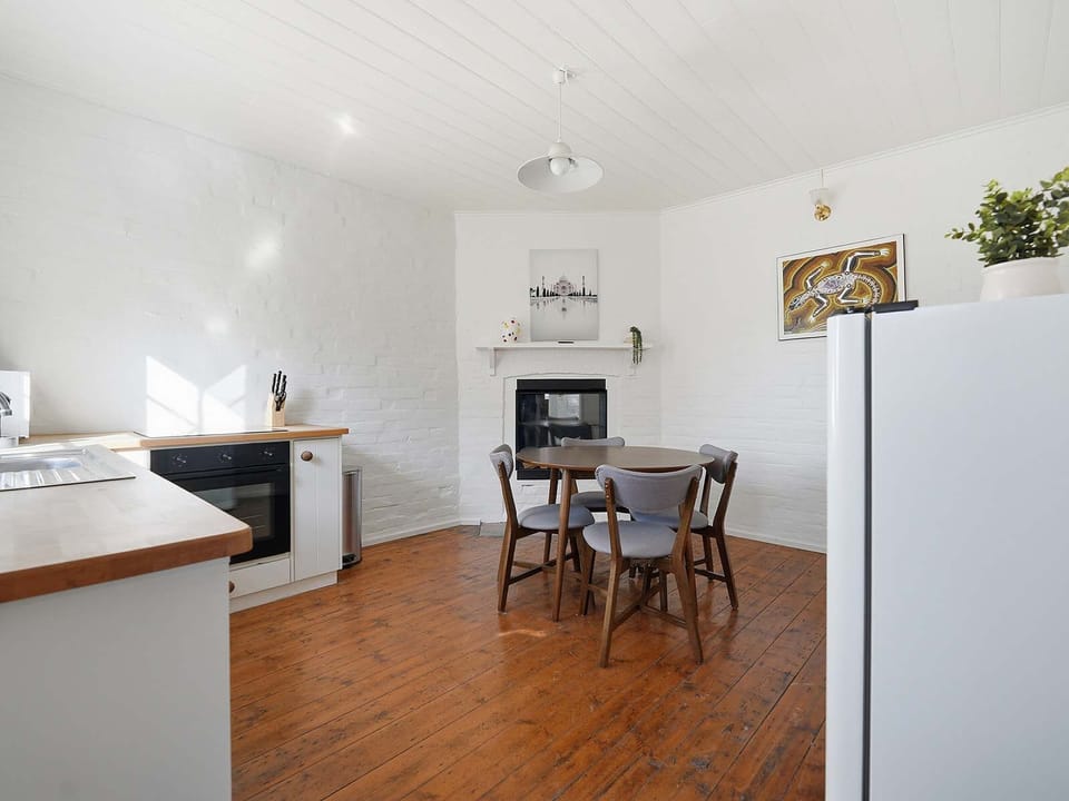 Kitchen & Dining Area