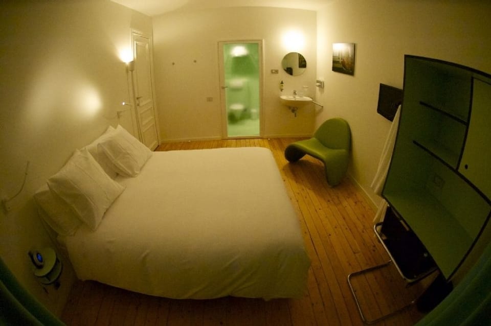 Individually decorated, free WiFi, bed sheets