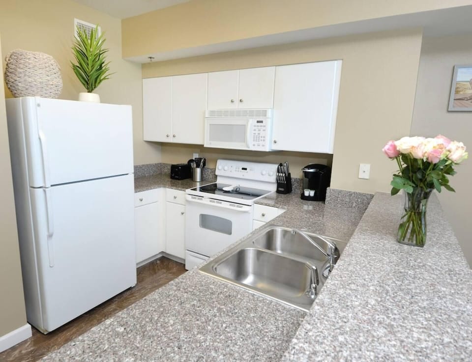 Condo, 1 Queen Bed with Sofa bed (Shores of Panama 530) | Private kitchen
