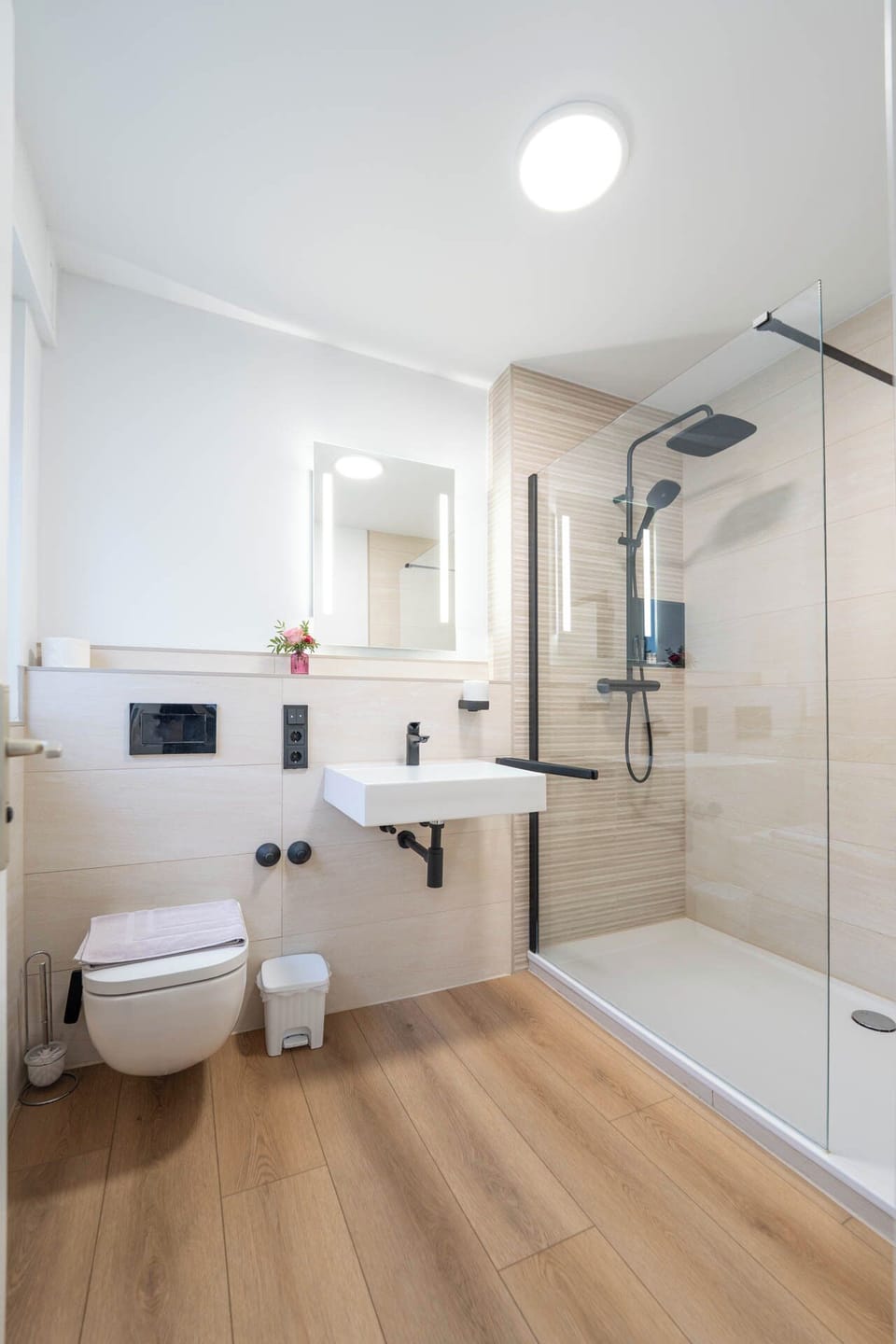 Classic Double or Twin Room | Bathroom | Shower