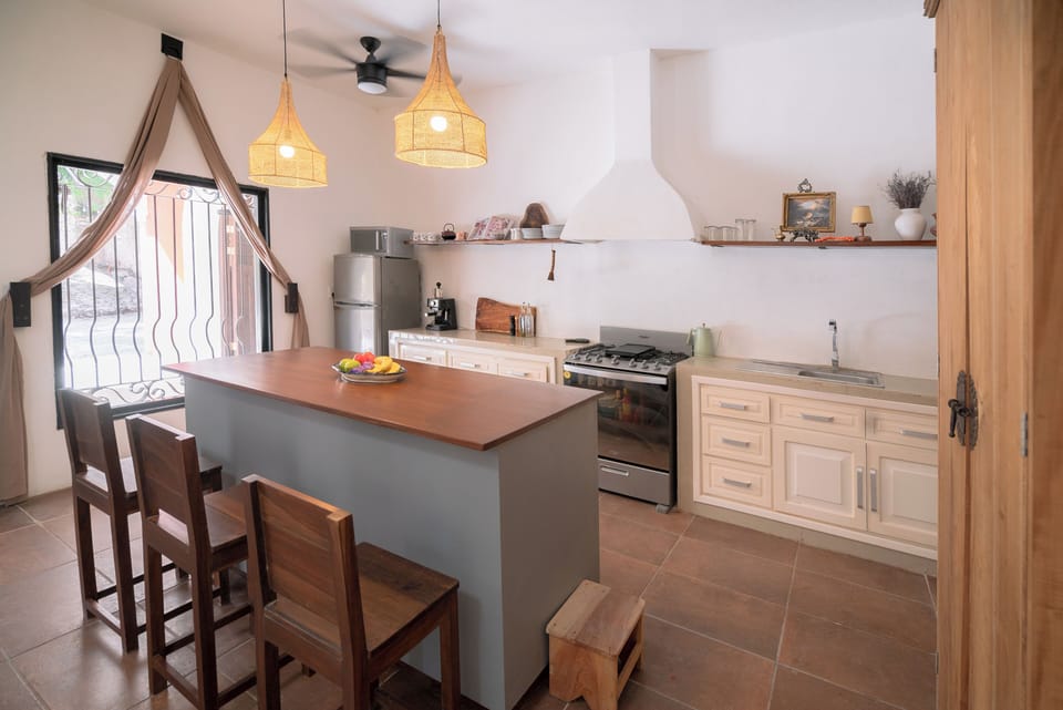 Kitchen, has kitchen utensils, coffee machine, and basic cooking tools