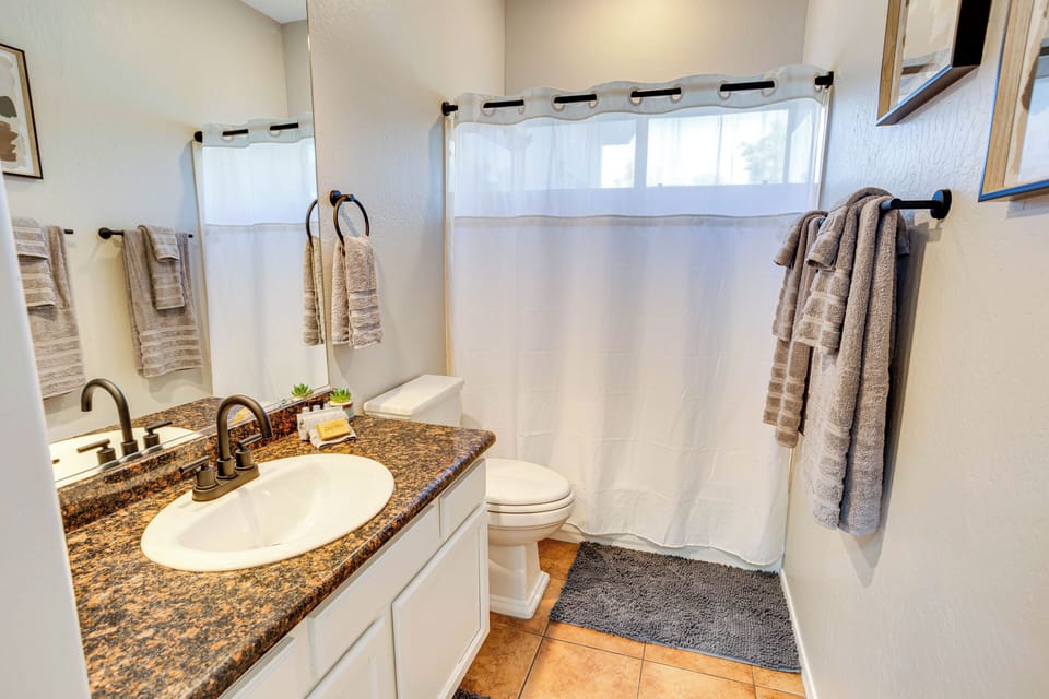 73rd Glendale Cottage in Glendale