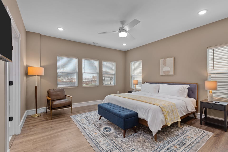 3325: Bright Urban Comfort by JZ Vacation Rentals Cottage in Saint Louis