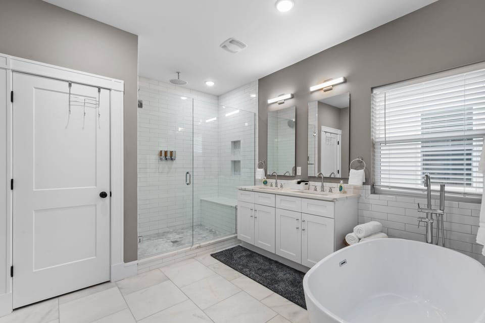 3323: Uptown Elegant Escape by JZ Vacation Rentals Cottage in Saint Louis