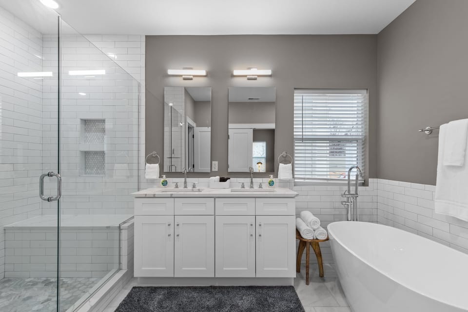 3323: Uptown Elegant Escape by JZ Vacation Rentals Cottage in Saint Louis