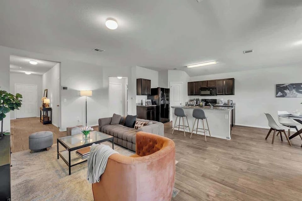 House (3 Bedrooms) | Interior
