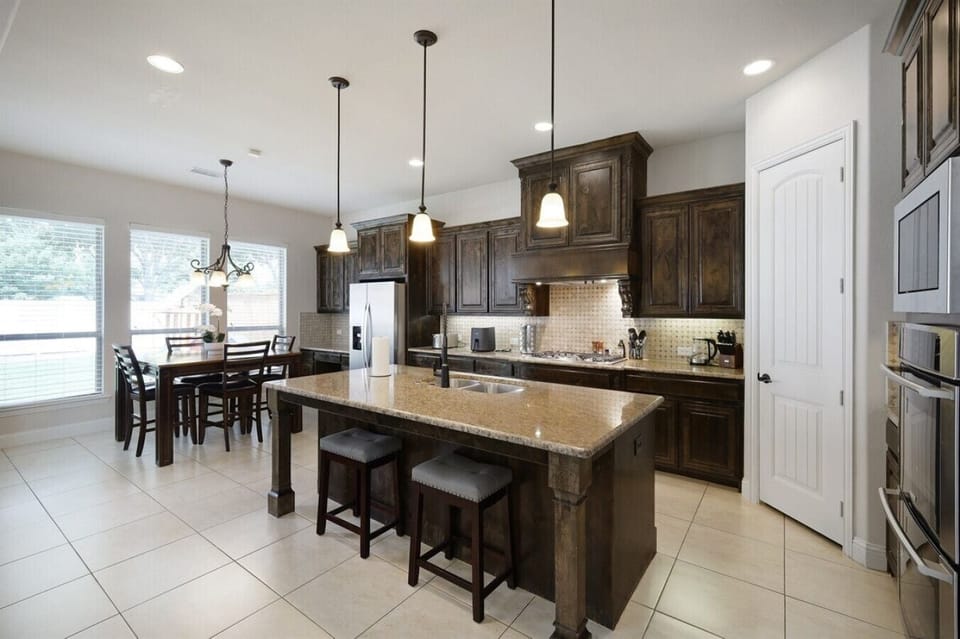 House (5 Bedrooms) | Interior