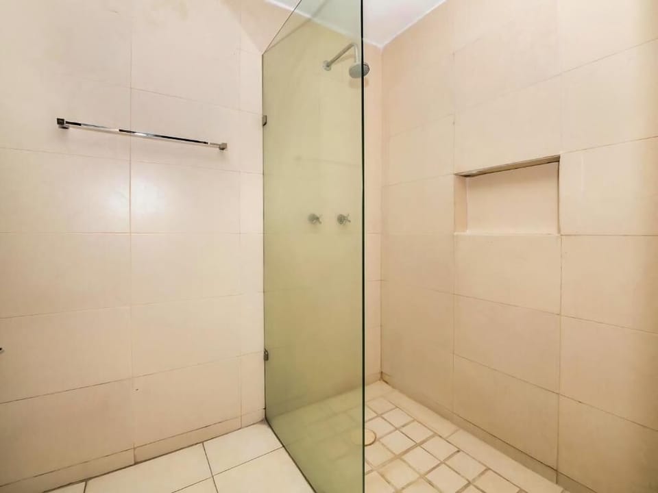 Standard Room | Bathroom | Shower, towels, soap, shampoo