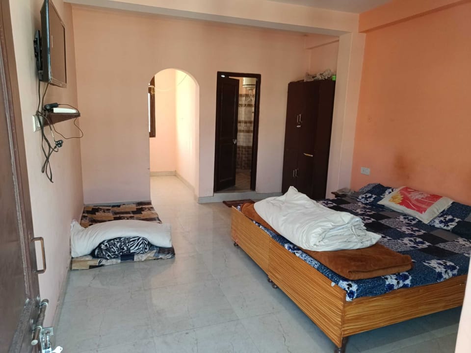 Triple Room | Rollaway beds, free WiFi, bed sheets