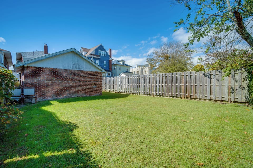 Shared Backyard | 2 Blocks to Beaches & Boardwalk