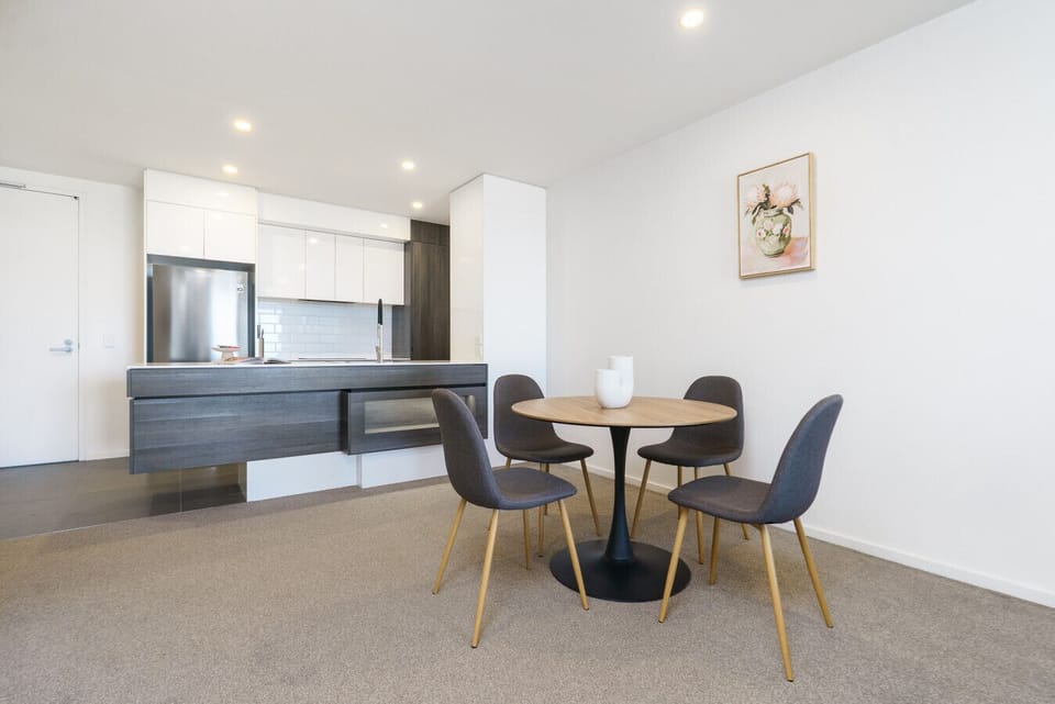 Enjoy easy meals around the dining table, ideal for a casual dinner, takeaway night or morning coffee with a view.