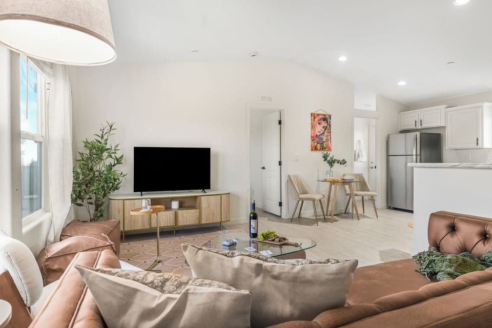 Bright, cozy living room with stylish seating and vineyard views. (Bombay Chardonnay)