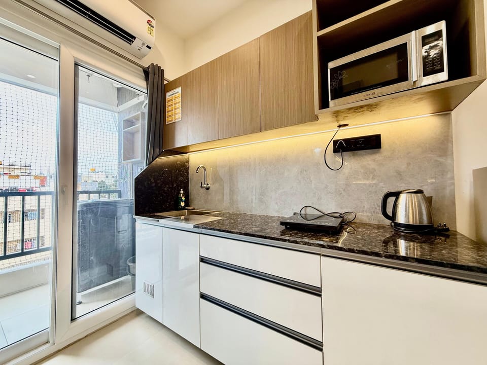 Full-size fridge, microwave, cookware/dishes/utensils