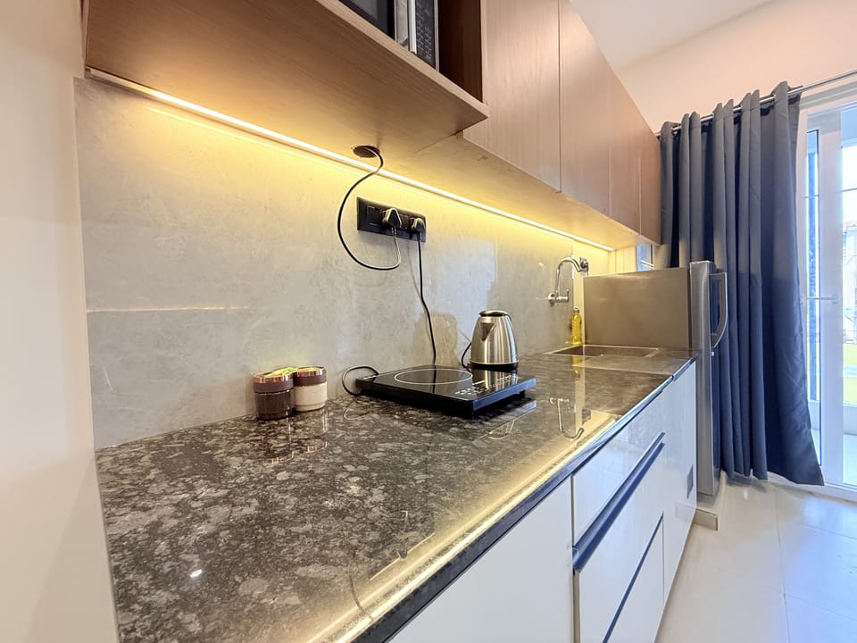Premium Studio, Non Smoking, City View | Private kitchen | Full-size fridge, microwave, cookware/dishes/utensils