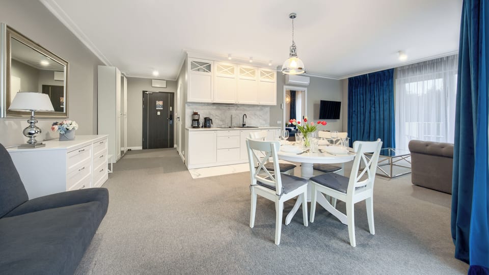 Apartment (214) | Private kitchen | Fridge, stovetop, electric kettle, cookware/dishes/utensils