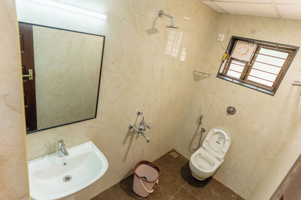 Shower, free toiletries, towels, soap