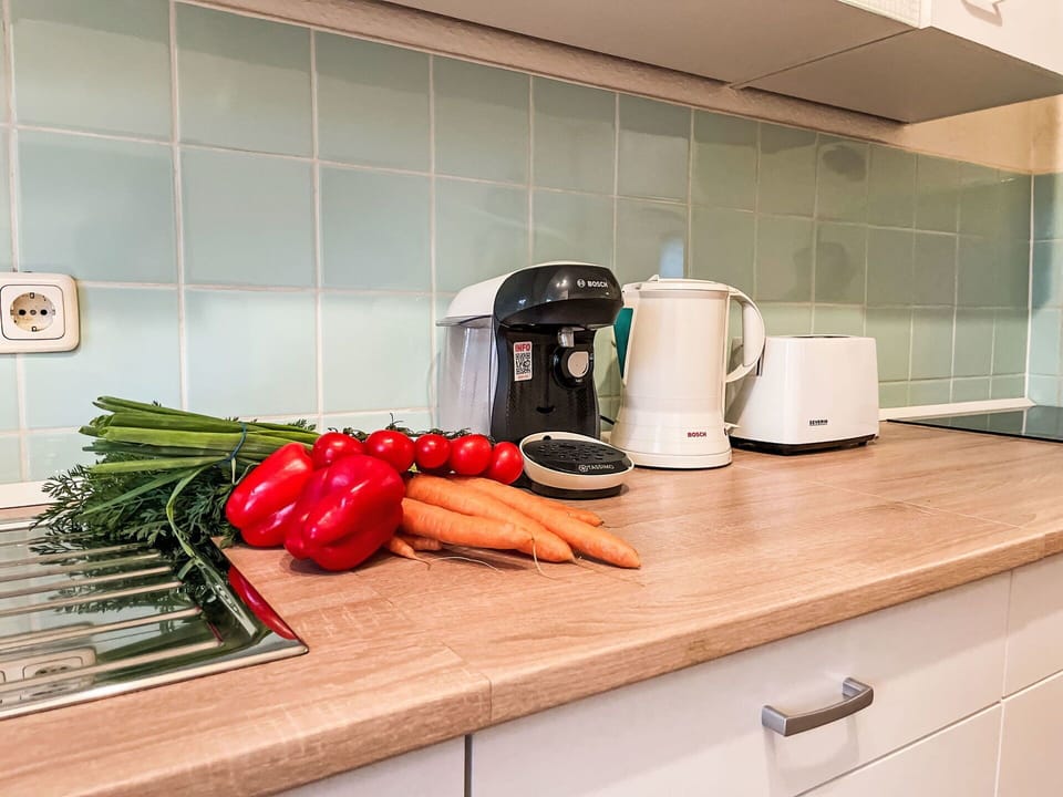 Kitchen Appliance, Tableware, Kitchen, Small Appliance, Countertop, Home Appliance, Serveware, Fruit, Major Appliance