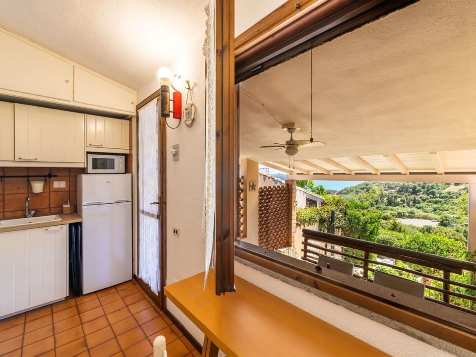 Wood, Furniture, Wood Stain, Hardwood, Shade, Kitchen & Dining Room Table, Balcony, Porch, Varnish, Eco Hotel