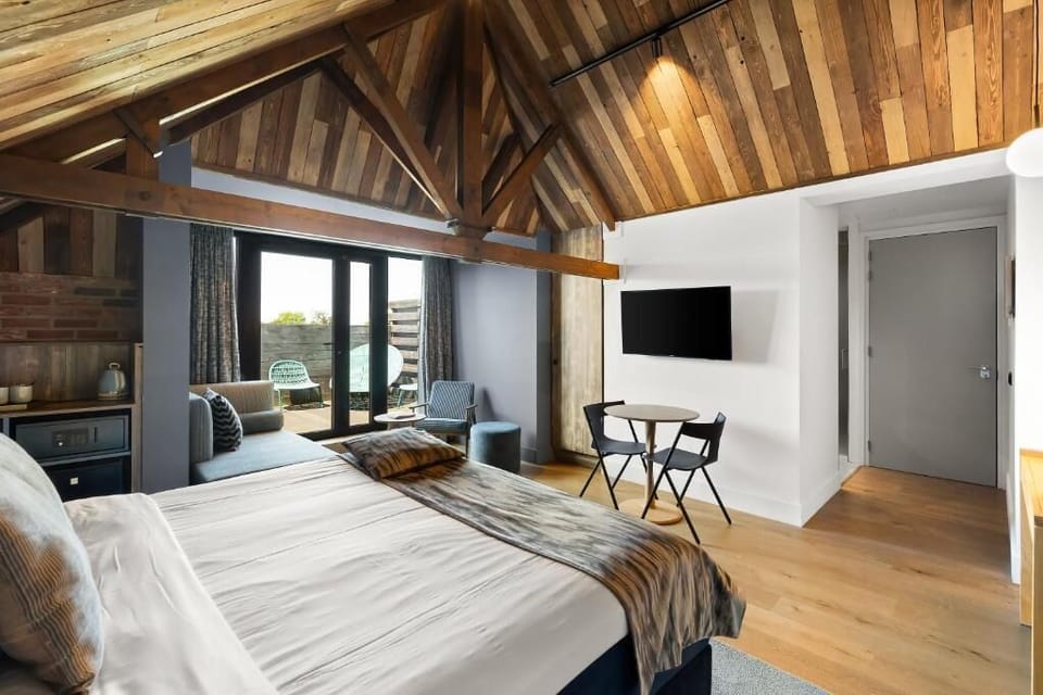 City Double Room | In-room safe, free WiFi, bed sheets