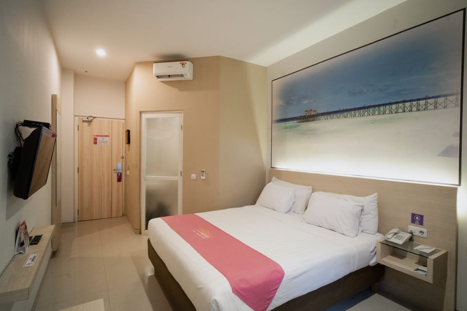 Groovy king | Premium bedding, in-room safe, desk, WiFi (free)