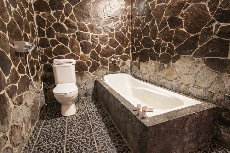Double Room, Balcony, Garden View | Bathroom | Separate tub and shower, bidet, towels, soap