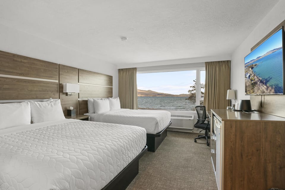Premium 2 Queen Beds, Lake View image 5